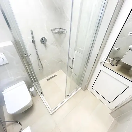Apartment Splash 905