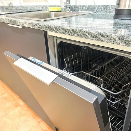 Apartment Splash 905