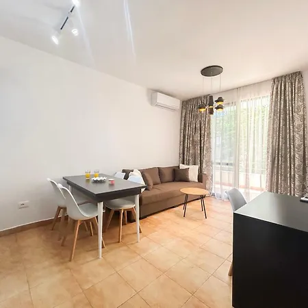 Splash 905 Apartment